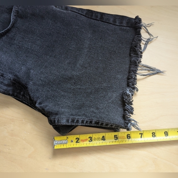 Levi's Black Jean Shorts - Picture 10 of 10